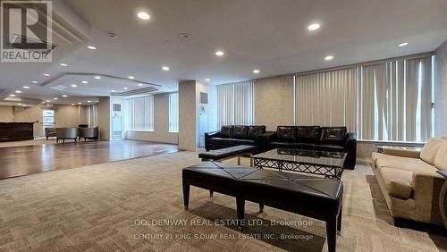 402 - 18 Pemberton Avenue, Toronto, ON - Indoor Photo Showing Living Room