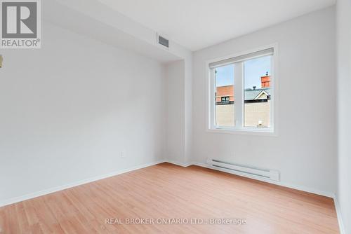 10 - 405 Laurier Avenue E, Ottawa, ON - Indoor Photo Showing Other Room