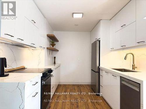 23 Ironshield Crescent, Markham, ON - Indoor Photo Showing Kitchen With Upgraded Kitchen