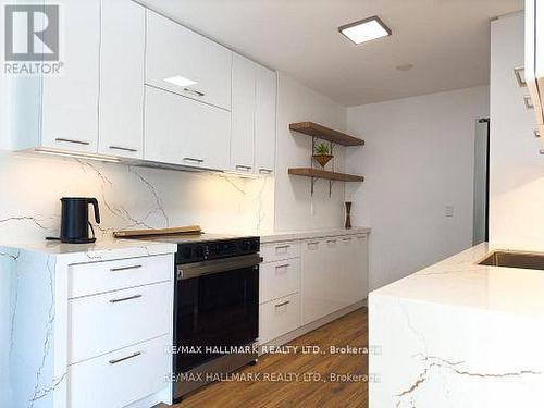 23 Ironshield Crescent, Markham, ON - Indoor Photo Showing Kitchen