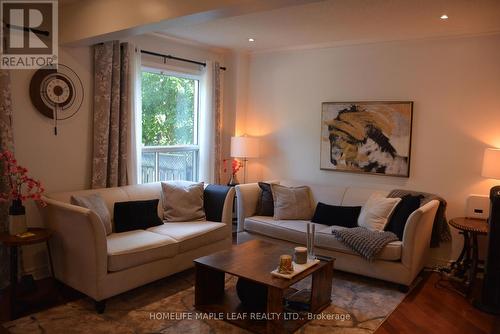29 Stonebriar Drive, Vaughan, ON - Indoor Photo Showing Living Room