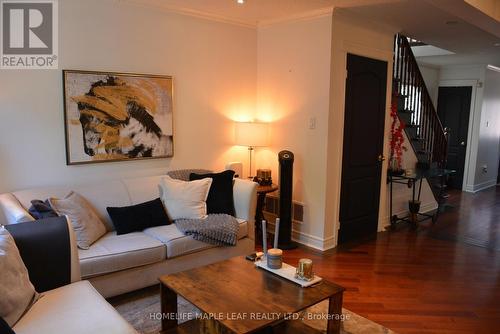 29 Stonebriar Drive, Vaughan, ON - Indoor Photo Showing Living Room