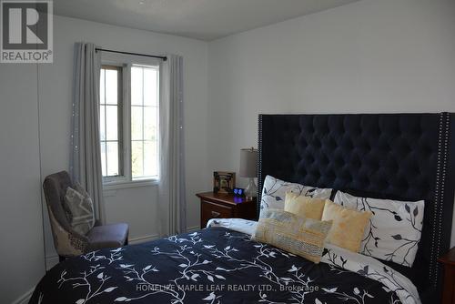 29 Stonebriar Drive, Vaughan, ON - Indoor Photo Showing Bedroom