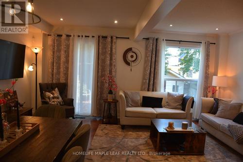 29 Stonebriar Drive, Vaughan, ON - Indoor Photo Showing Living Room