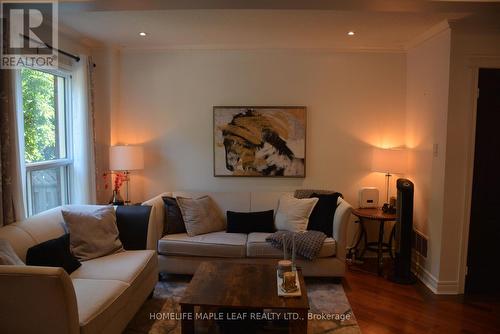 29 Stonebriar Drive, Vaughan, ON - Indoor Photo Showing Living Room