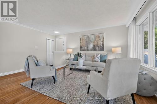 46 Mcintyre Crescent, Halton Hills, ON - Indoor Photo Showing Living Room