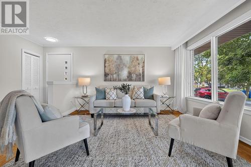 46 Mcintyre Crescent, Halton Hills, ON - Indoor Photo Showing Living Room