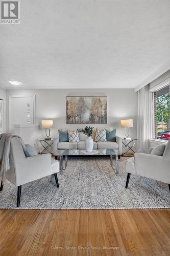46 Mcintyre Crescent, Halton Hills, ON - Indoor Photo Showing Living Room