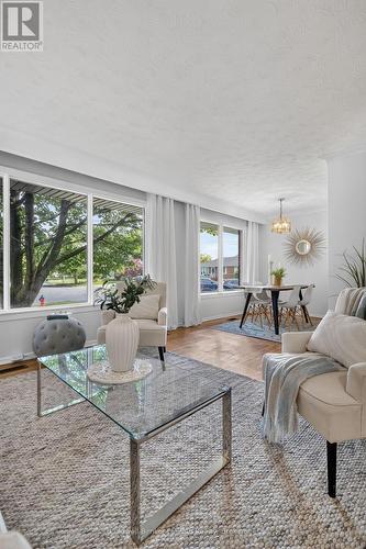 46 Mcintyre Crescent, Halton Hills, ON - Indoor Photo Showing Living Room