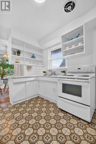 46 Mcintyre Crescent, Halton Hills, ON - Indoor Photo Showing Kitchen