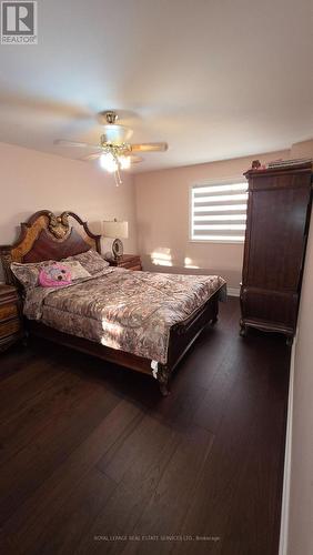 323 Winfield Terrace, Mississauga, ON - Indoor Photo Showing Bedroom