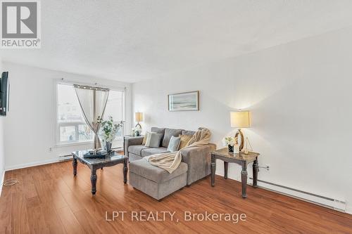 95 Huntingwood Crescent, Brampton, ON - Indoor Photo Showing Living Room