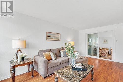 95 Huntingwood Crescent, Brampton, ON - Indoor Photo Showing Living Room
