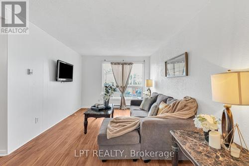 95 Huntingwood Crescent, Brampton, ON - Indoor Photo Showing Living Room