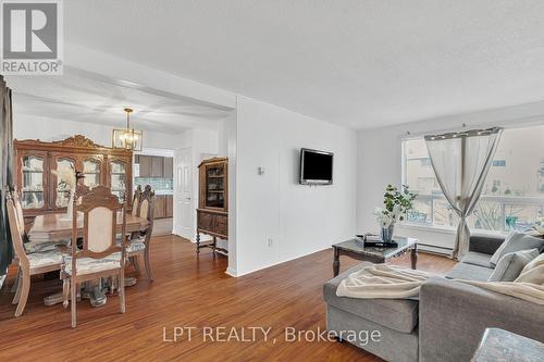 95 Huntingwood Crescent, Brampton, ON - Indoor Photo Showing Living Room
