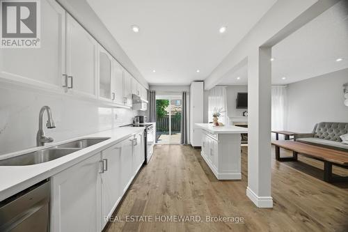 5942 Delle Donne Drive, Mississauga, ON - Indoor Photo Showing Kitchen With Double Sink With Upgraded Kitchen