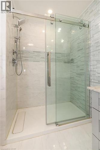 181 Lincoln Road, Waterloo, ON - Indoor Photo Showing Bathroom