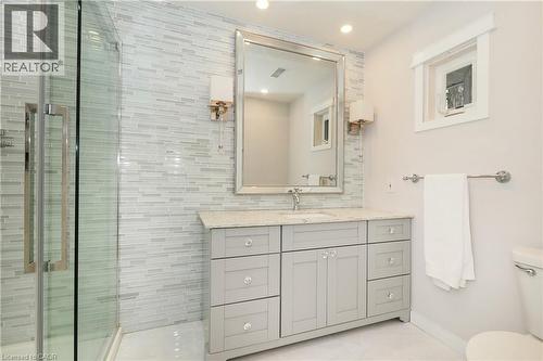 181 Lincoln Road, Waterloo, ON - Indoor Photo Showing Bathroom