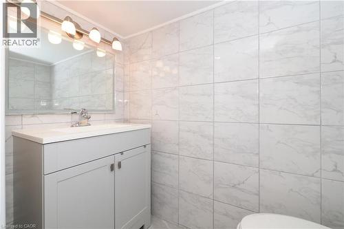 181 Lincoln Road, Waterloo, ON - Indoor Photo Showing Bathroom