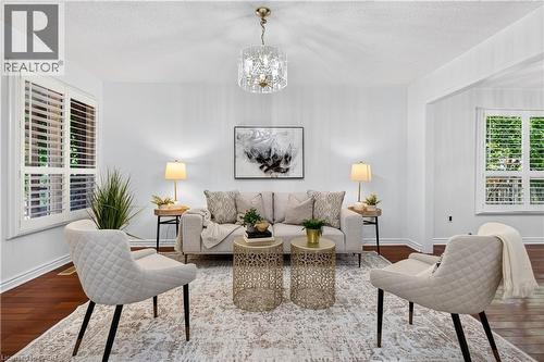 3631 Cherrington Crescent, Mississauga, ON - Indoor Photo Showing Living Room