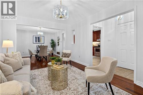 3631 Cherrington Crescent, Mississauga, ON - Indoor Photo Showing Living Room