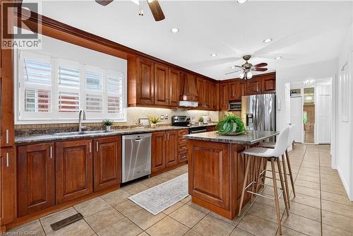 3631 Cherrington Crescent, Mississauga, ON - Indoor Photo Showing Kitchen With Double Sink