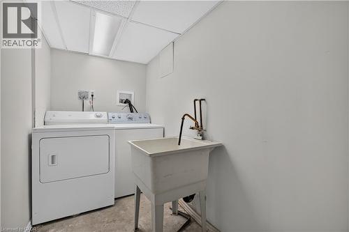 3631 Cherrington Crescent, Mississauga, ON - Indoor Photo Showing Laundry Room