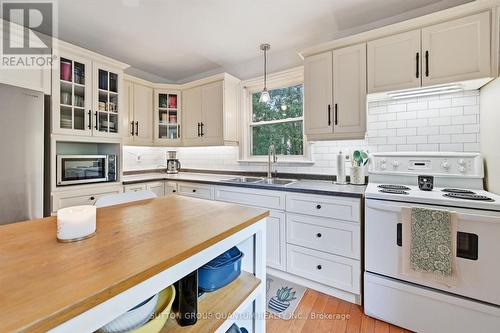 151 East 16Th Street, Hamilton, ON - Indoor Photo Showing Kitchen With Double Sink