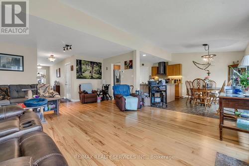 752 North Leaksdale Circle, London South, ON - Indoor Photo Showing Living Room