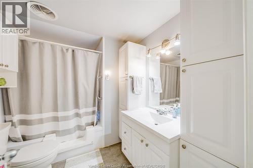 110 Brooks Boulevard, Lakeshore, ON - Indoor Photo Showing Bathroom
