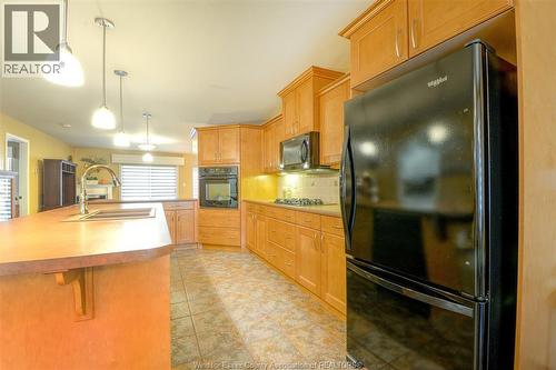 81 Crosswinds, Kingsville, ON - Indoor Photo Showing Kitchen