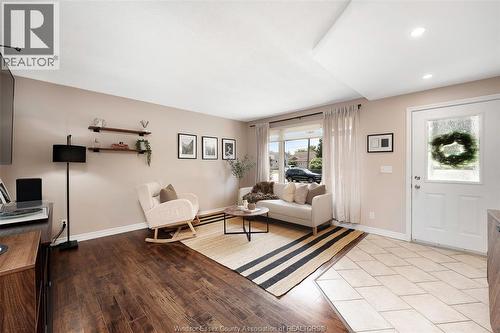 347 St. Peter Street, Belle River, ON - Indoor Photo Showing Living Room