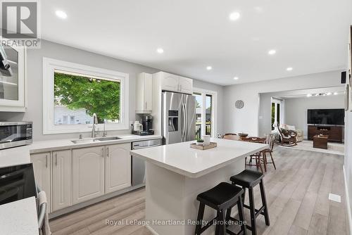 20 Queen Street W, Minto, ON - Indoor Photo Showing Kitchen With Upgraded Kitchen