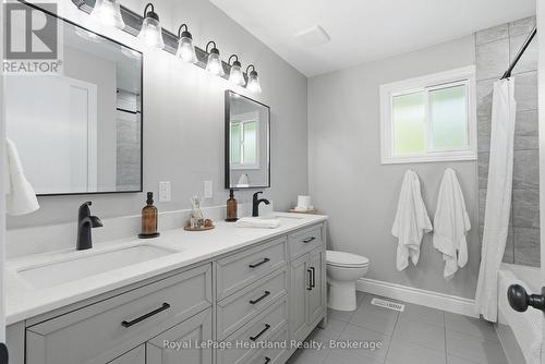 20 Queen Street W, Minto, ON - Indoor Photo Showing Bathroom