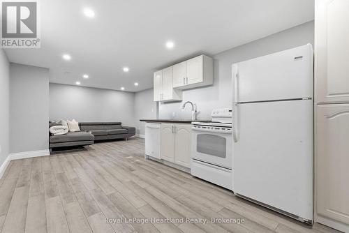 20 Queen Street W, Minto, ON - Indoor Photo Showing Kitchen