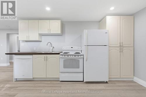 20 Queen Street W, Minto, ON - Indoor Photo Showing Kitchen