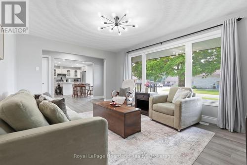 20 Queen Street W, Minto, ON - Indoor Photo Showing Living Room