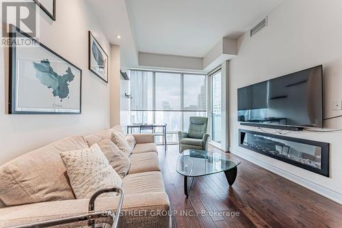 5403 - 8 The Esplanade, Toronto, ON - Indoor Photo Showing Living Room