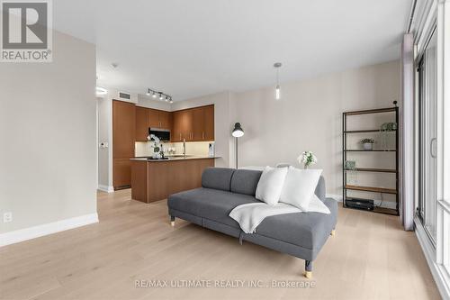 603 - 1 Bedford Road, Toronto, ON - Indoor Photo Showing Living Room