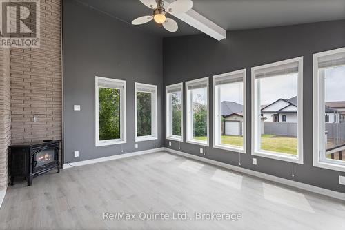 366 Farnham Road, Belleville (Thurlow Ward), ON - Indoor Photo Showing Other Room With Fireplace
