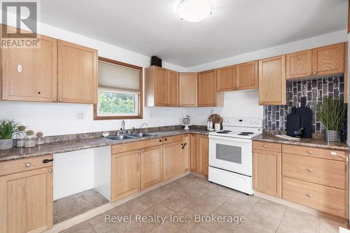 142 Sanderling Crescent, Kawartha Lakes (Lindsay), ON - Indoor Photo Showing Kitchen With Double Sink