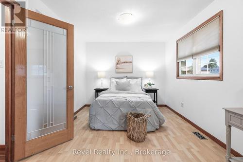 142 Sanderling Crescent, Kawartha Lakes (Lindsay), ON - Indoor Photo Showing Bedroom