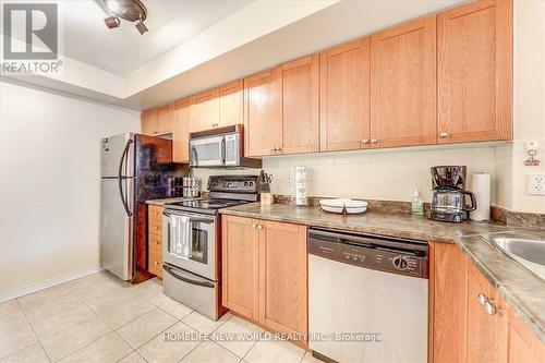 204 - 35 Strangford Lane, Toronto, ON - Indoor Photo Showing Kitchen