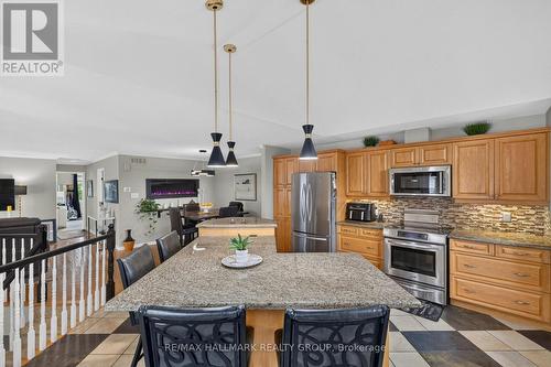 139 Castle Glen Crescent, Ottawa, ON - Indoor Photo Showing Kitchen With Stainless Steel Kitchen With Upgraded Kitchen