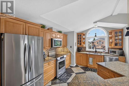 139 Castle Glen Crescent, Ottawa, ON - Indoor Photo Showing Kitchen With Stainless Steel Kitchen With Double Sink
