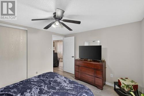 139 Castle Glen Crescent, Ottawa, ON - Indoor Photo Showing Bedroom