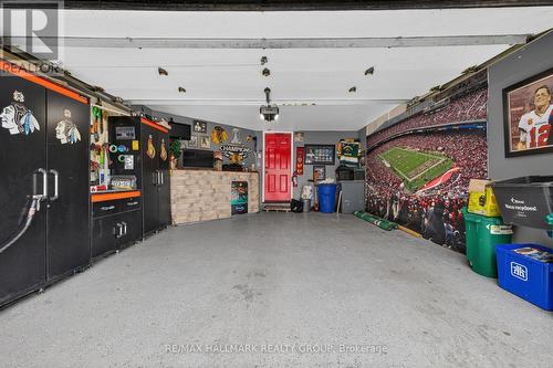 139 Castle Glen Crescent, Ottawa, ON - Indoor Photo Showing Garage
