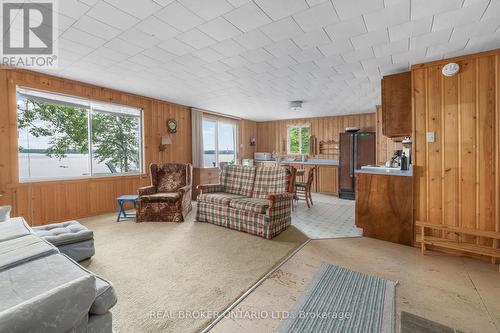 351 Leavoy Lane, Horton, ON - Indoor Photo Showing Living Room