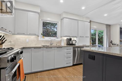 21 Delamere Drive, Ottawa, ON - Indoor Photo Showing Kitchen With Upgraded Kitchen