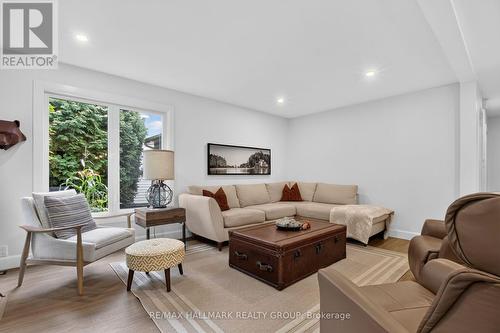 21 Delamere Drive, Ottawa, ON - Indoor Photo Showing Living Room